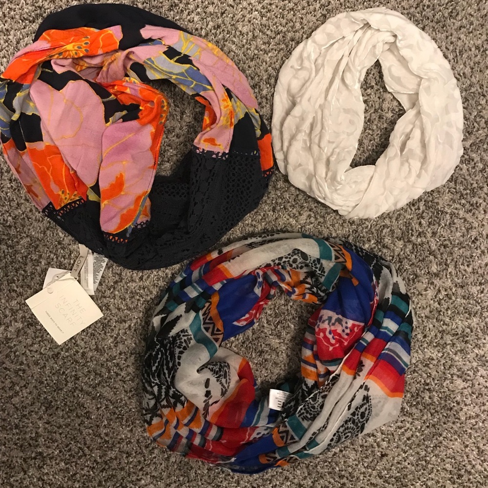 Lot of 3 infinity scarves